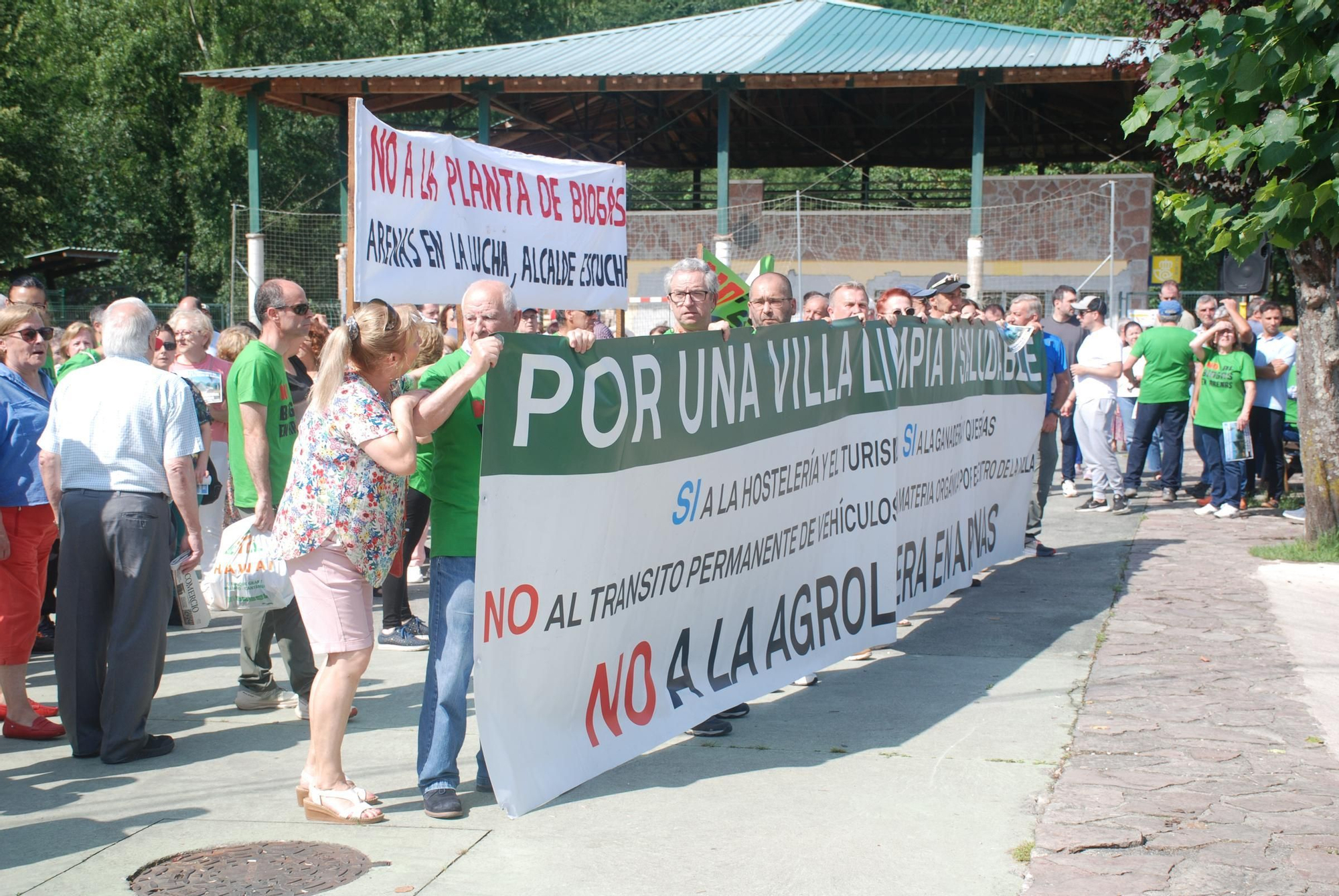 Manifestación contra la planta de biogás en Arenas de Cabrales