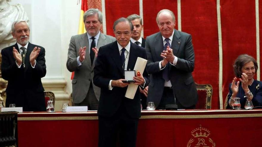 El rey Juan Carlos entrega la Medalla de Honor al Teatro Real