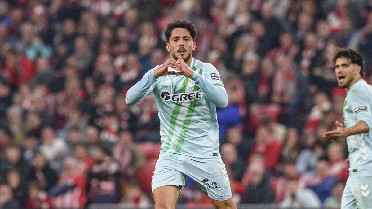 Pablo Fornals celebra su gol en el Athletic-Betis en San Mamés en el partido de Liga de la jornada 29