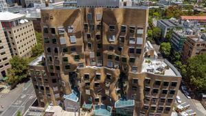 Exterior del edificio que estrenó en Sídney el arquitecto canadiense Frank Gehry, premio Príncipe de Asturias 2014, un edificio ondulante inspirado en la estructura de una casa del árbol que aspira a convertirse en el nuevo icono de la ciudad junto a la Casa de la Ópera.