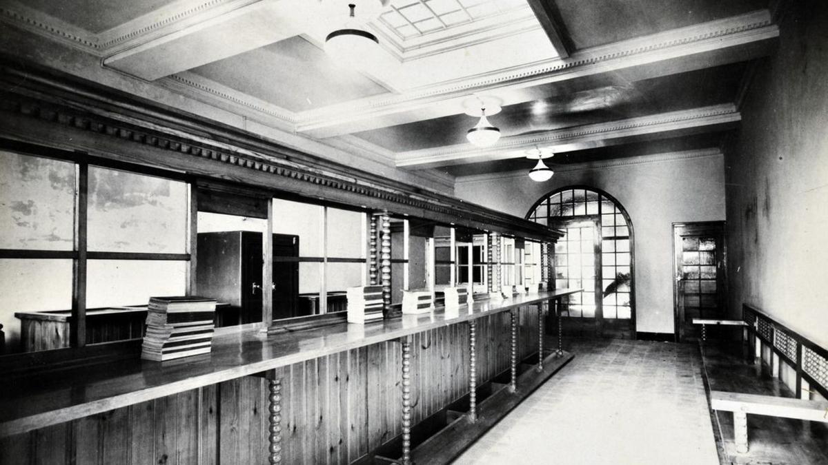 L’interior de l’oficina de CaixaBank a Banyoles quan es va obrir fa 100 anys. | CAIXABANK