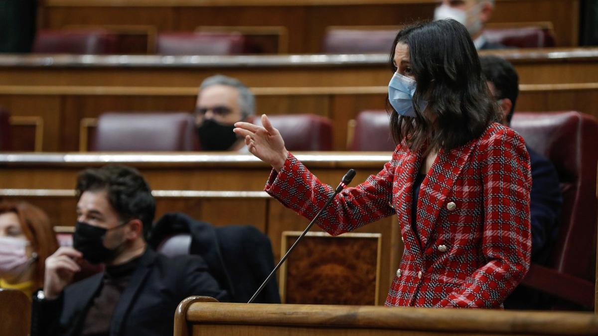 Inés Arrimadas, presidenta de Cs, durante su intervención en la sesión de control al Gobierno, este 18 de noviembre en el Congreso.