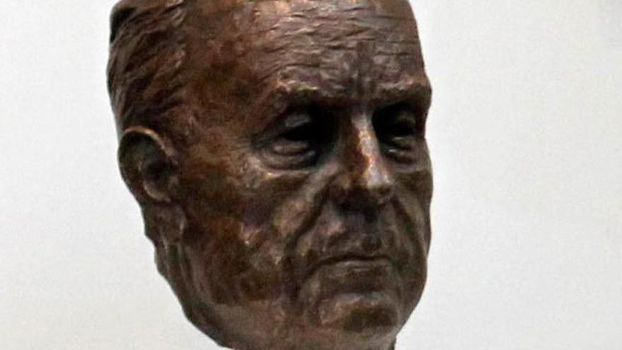 Busto de Manuel Fraga en Senado. //S. Barrenechea