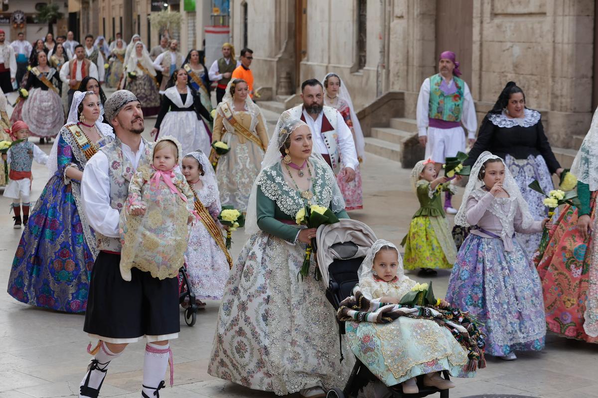 Todas las fotos de la Ofrenda del 18 de marzo por la calle San Vicente hasta la 17:30 horas Todas las fotos de la Ofrenda del 18 de marzo por la calle San Vicente hasta la 17:30 horas
