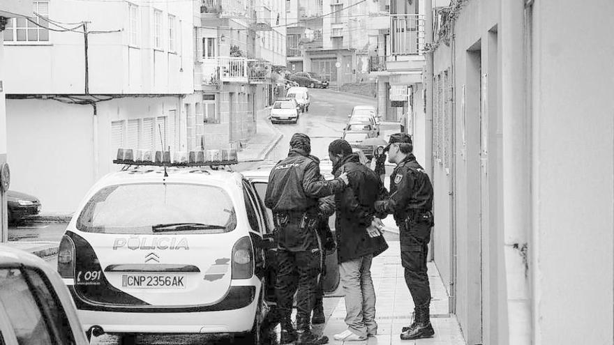 Uno de los detenidos en la redada contra la trata de personas, en octubre de 2013, en Vigo.