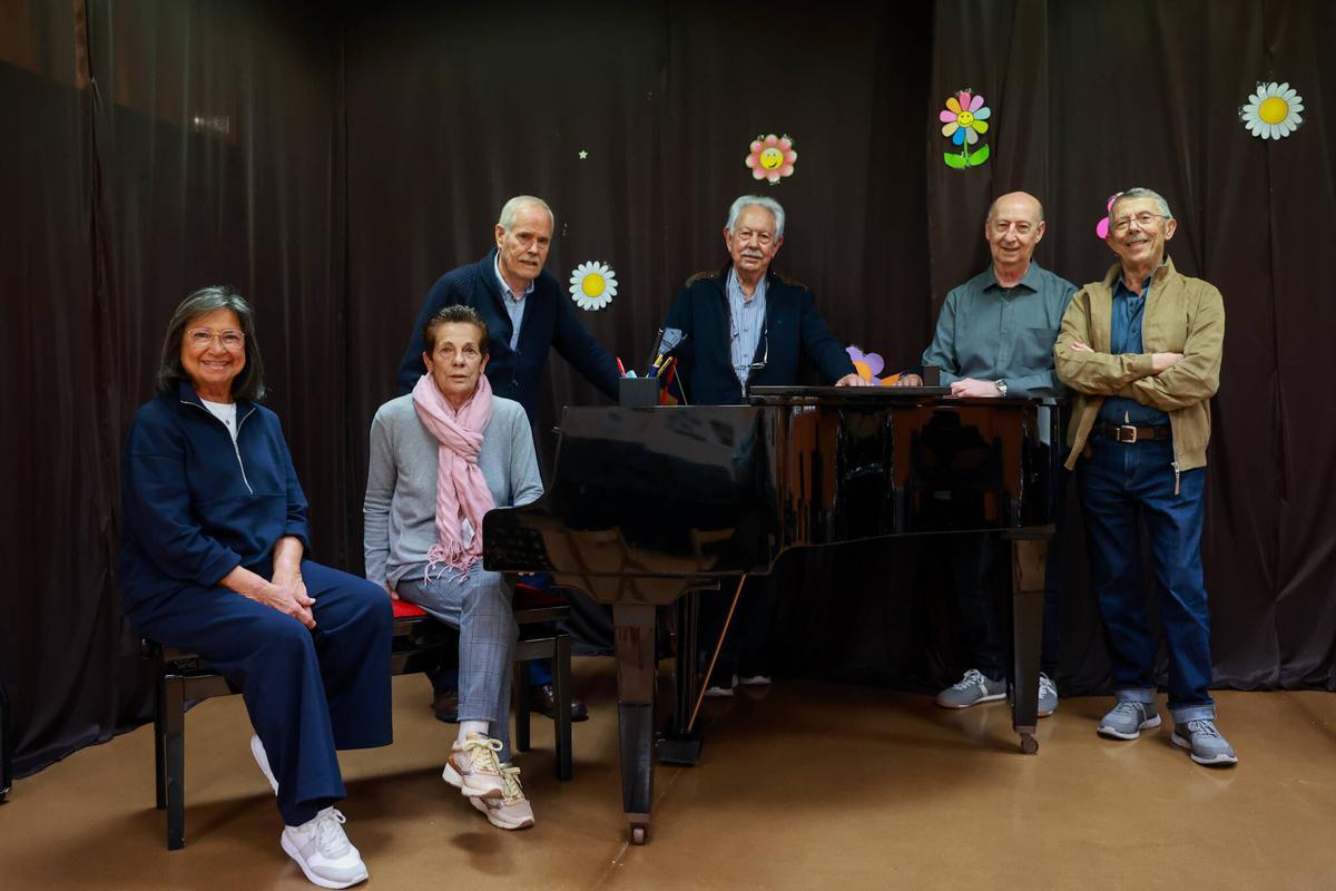 Fina Álvarez, Pilar Barros, José Luis Sanz, Gustavo Rolán, Carlos Álvarez Puga y Pepe Álvarez.