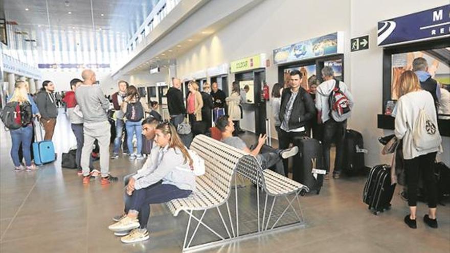 Las botellas de agua, a precio de un euro en los aeropuertos