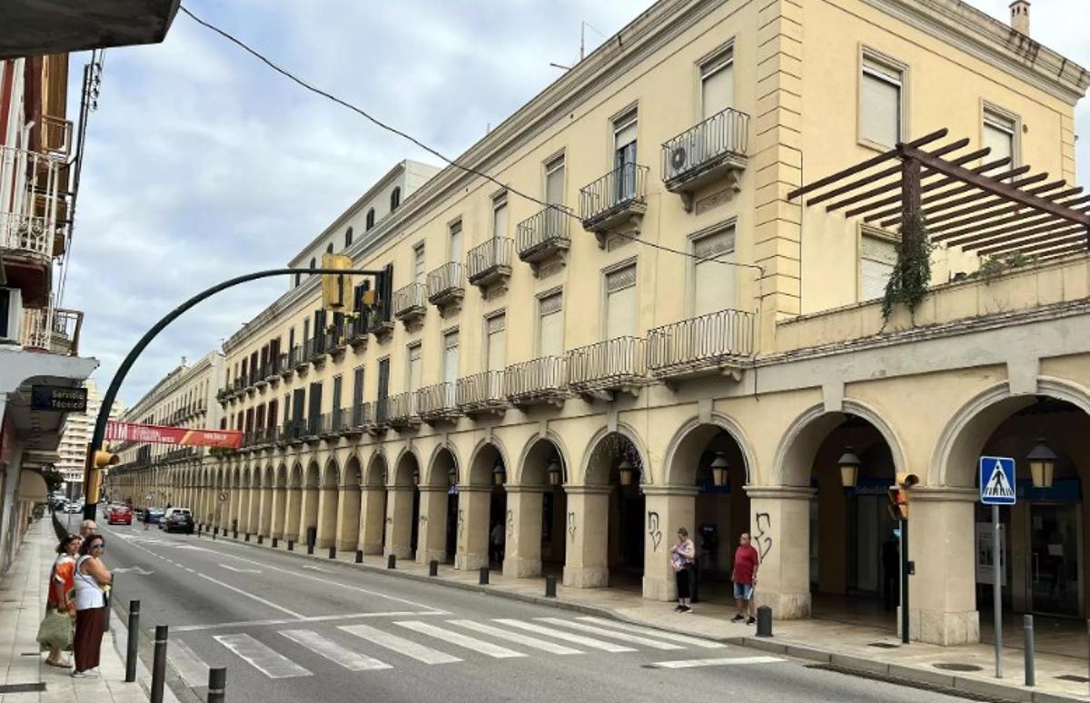 L'edifici de Les Voltes, una imatge identitària de la Bisbal.