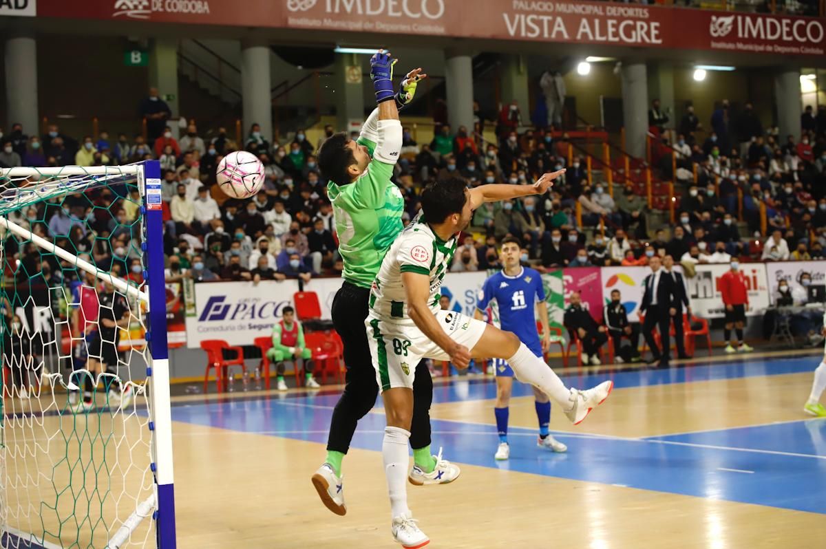 Las imágenes del derbi entre el Córdoba Futsal y el Betis en Vista Alegre