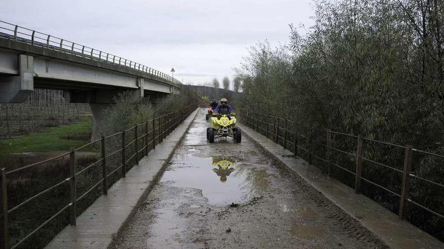 El viejo puente de Manganeses en un imagen de hace algunas semanas.