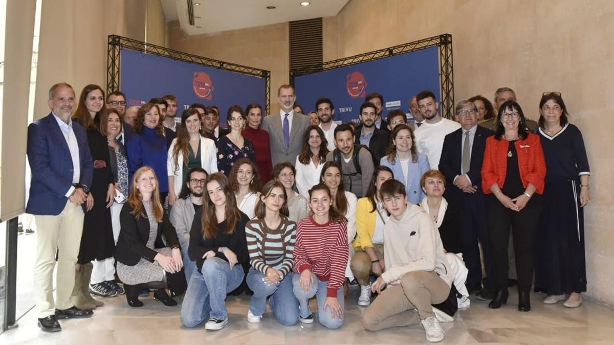 Los jóvenes del Tour Palma 2022 recibieron la visita de SSMM los Reyes.