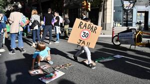 Corte de tráfico en Aragó, el pasado octubre, en demanda de una calle con menos tráfico.