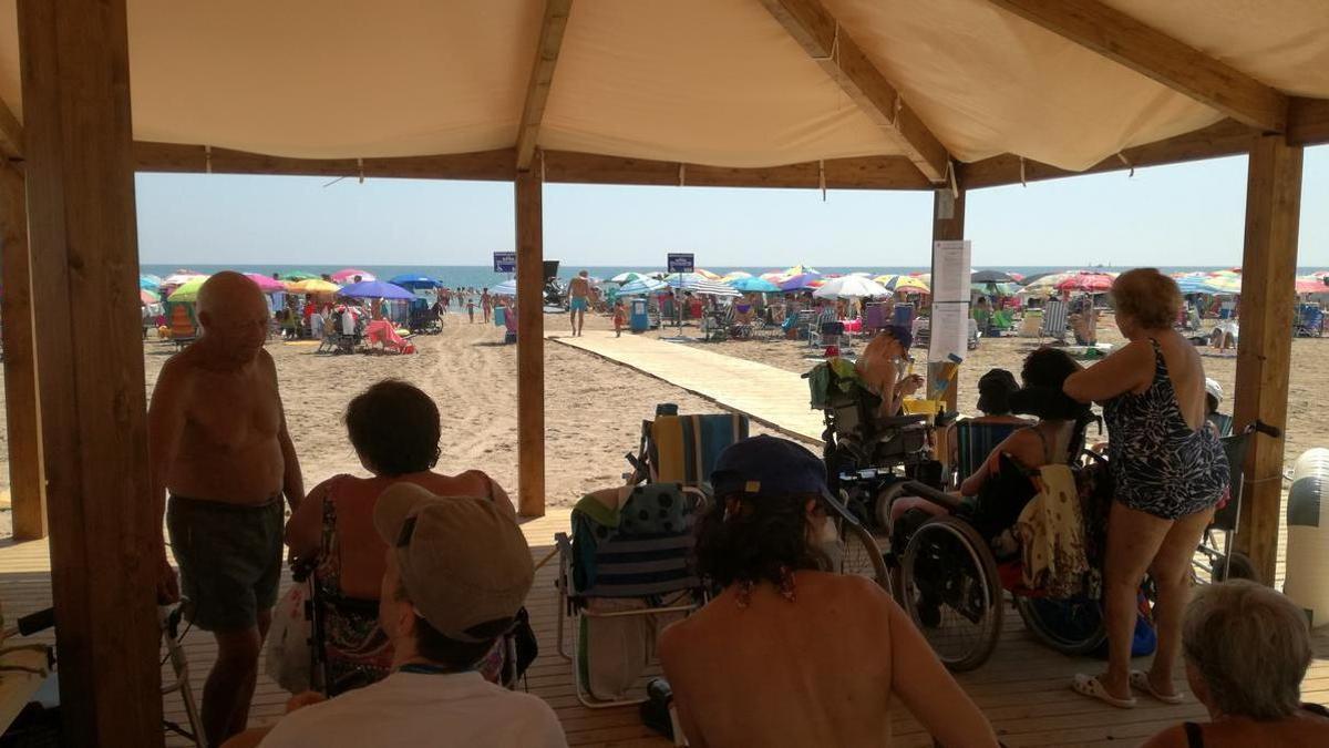 Playa accesible del Oasis, en Cullera.