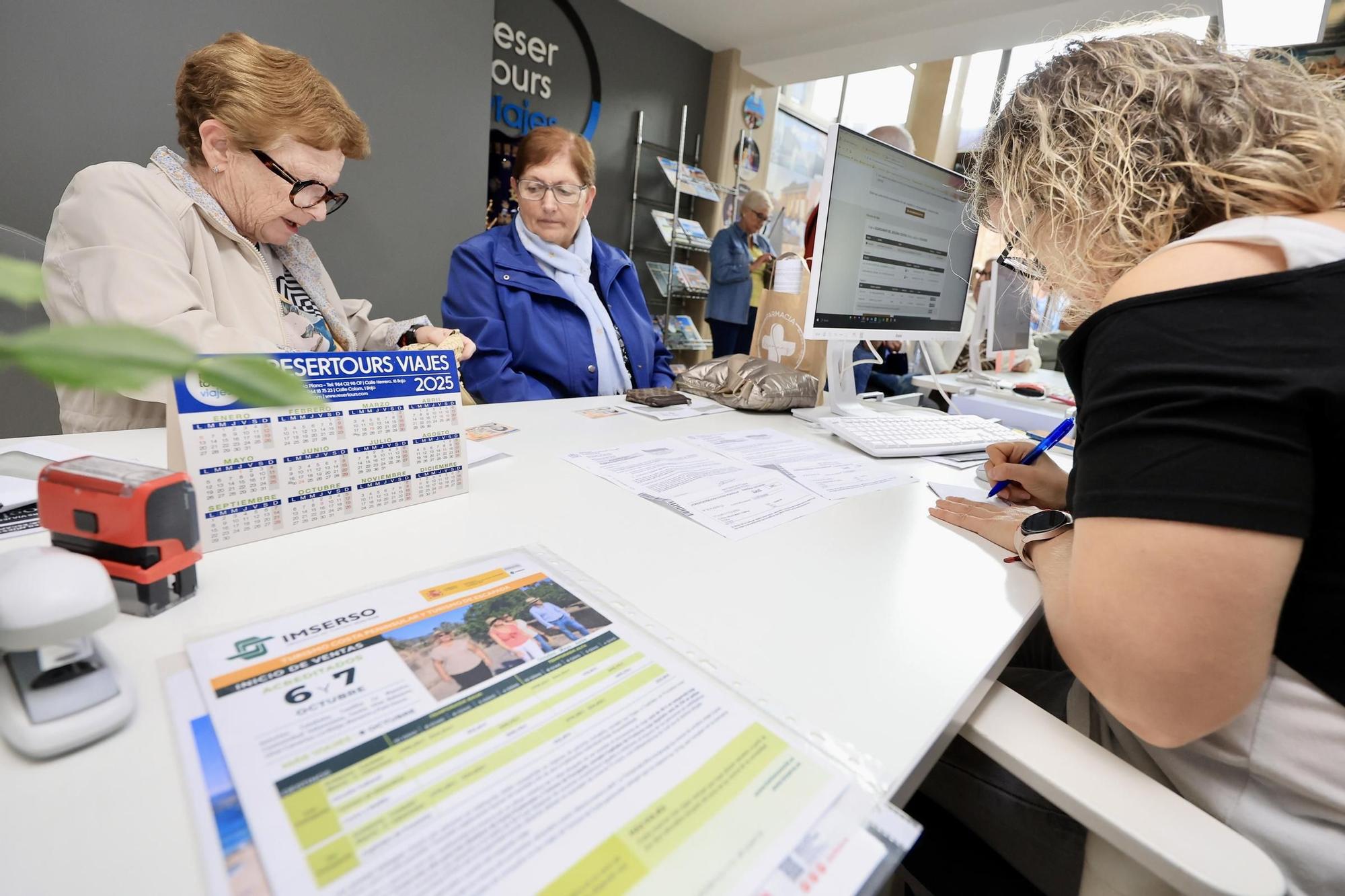 Alud de jubilados en las agencias de Castellón para 'cazar' un viaje del Imserso