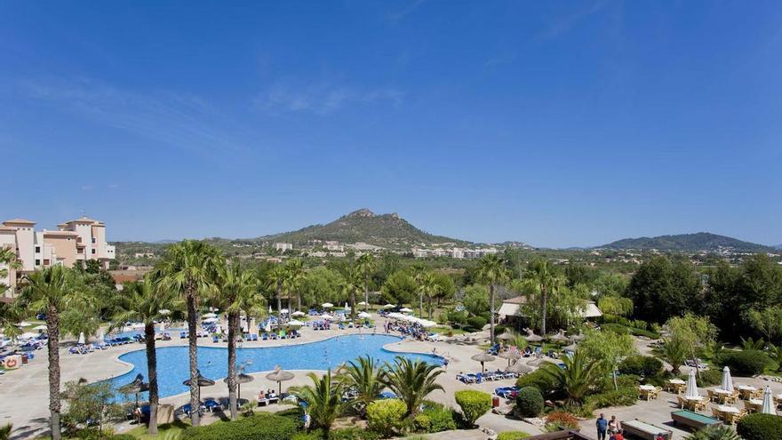 Saisonstart in Cala Millor auf Mallorca: "Wir machen die ganze Poollandschaft neu", sagt der Chef des Hotels Garbí
