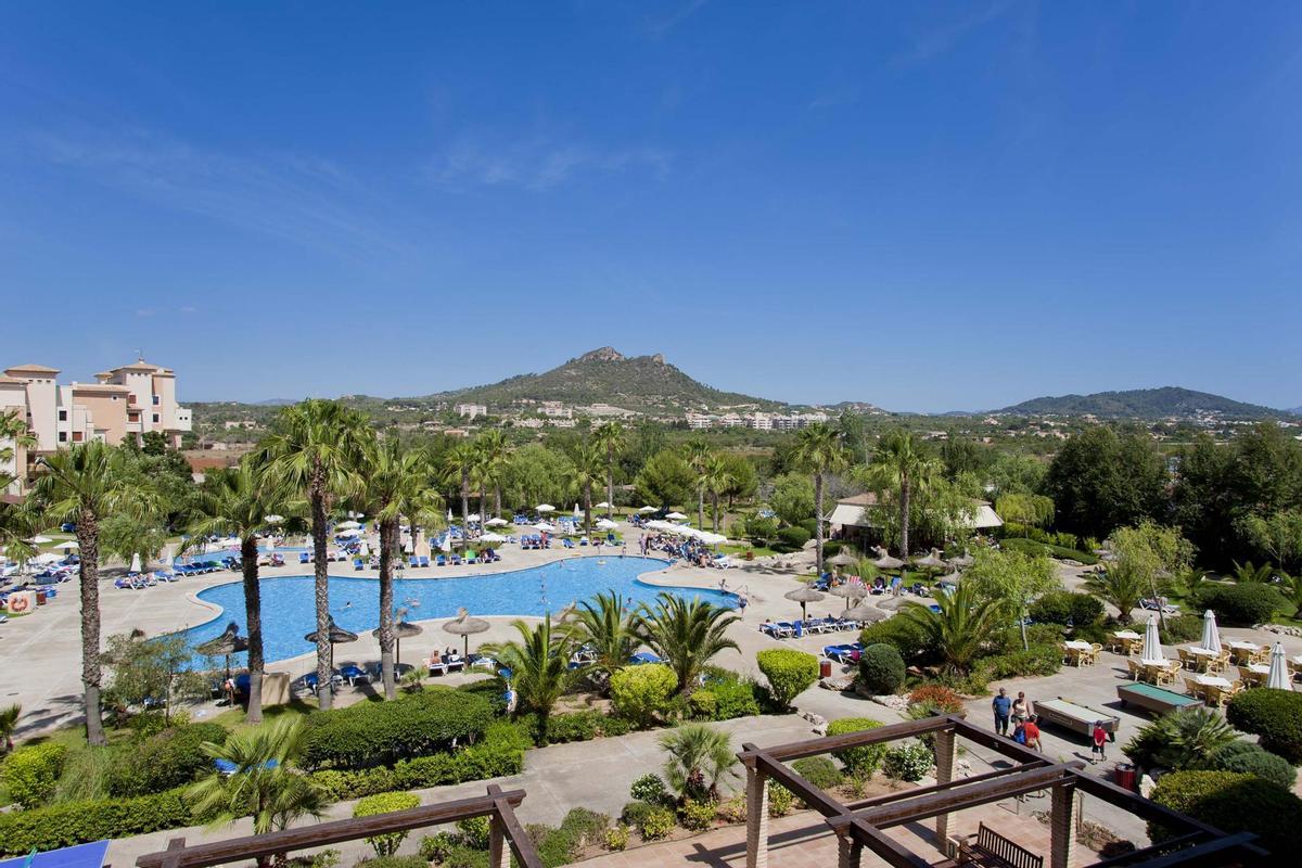 Die Poollandschaft des Hotels Garbí in Cala Millor.