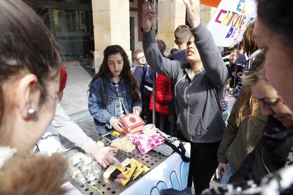 Mercadillo organizado por centros educativos