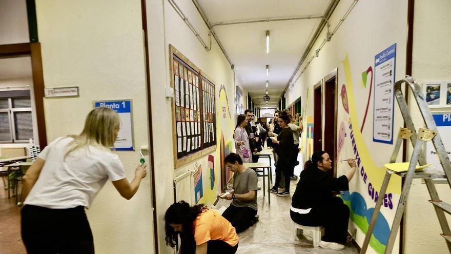 Las familias llenan de color el colegio Martínez Blanco para culminar la Semana de la Cultura de este centro de El Llano