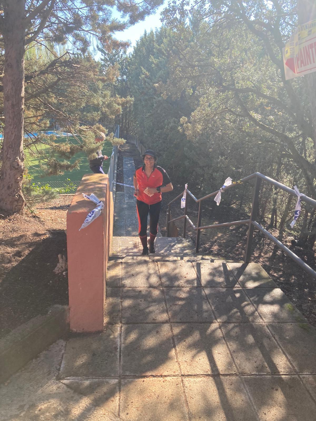 Una atleta del CAX Orientació en una de las pruebas en Teruel.