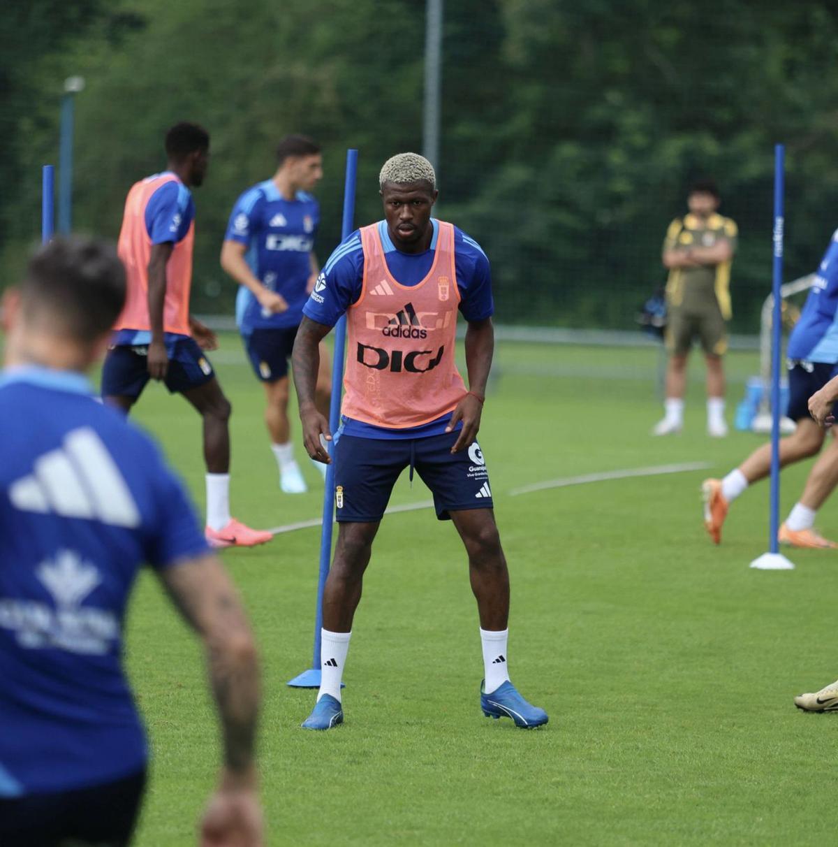 Kwasi Sibo, en un entrenamiento del Oviedo. | Irma Collín