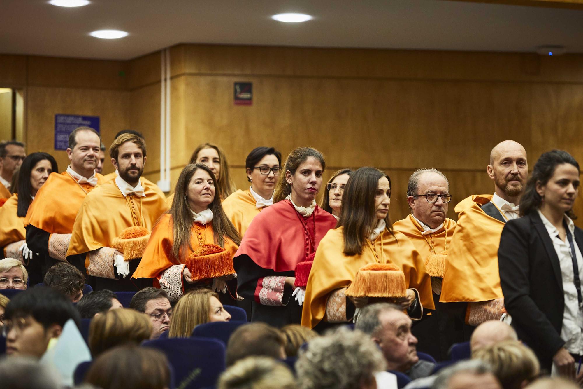 Graduación de los alumnos en los grados en Administración y Dirección de Empresas, Economía, Marketing, Sociología, dobles grados en Ingeniería Informática + ADE y Turismo + ADE, y los másteres universitarios en Administración y Dirección de Empresas, Cooperación al Desarrollo, Dirección y Planificación del Turismo, Economía Aplicada, Economía Cuantitativa e Innovación Social y Dinámicas de Cambio de la Universidad de Alicante.