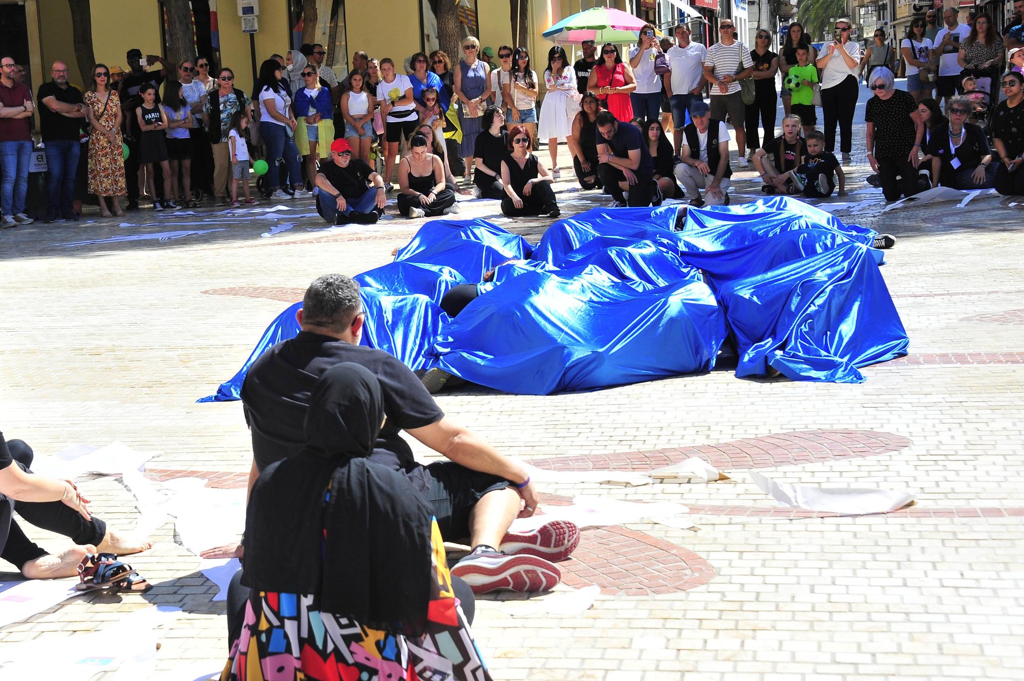 Performance de Elche Acoge por el día del refugiado