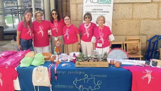 El ‘Jueves Turístico’ de Coria celebra sus 30 años entre artesanía y solidaridad