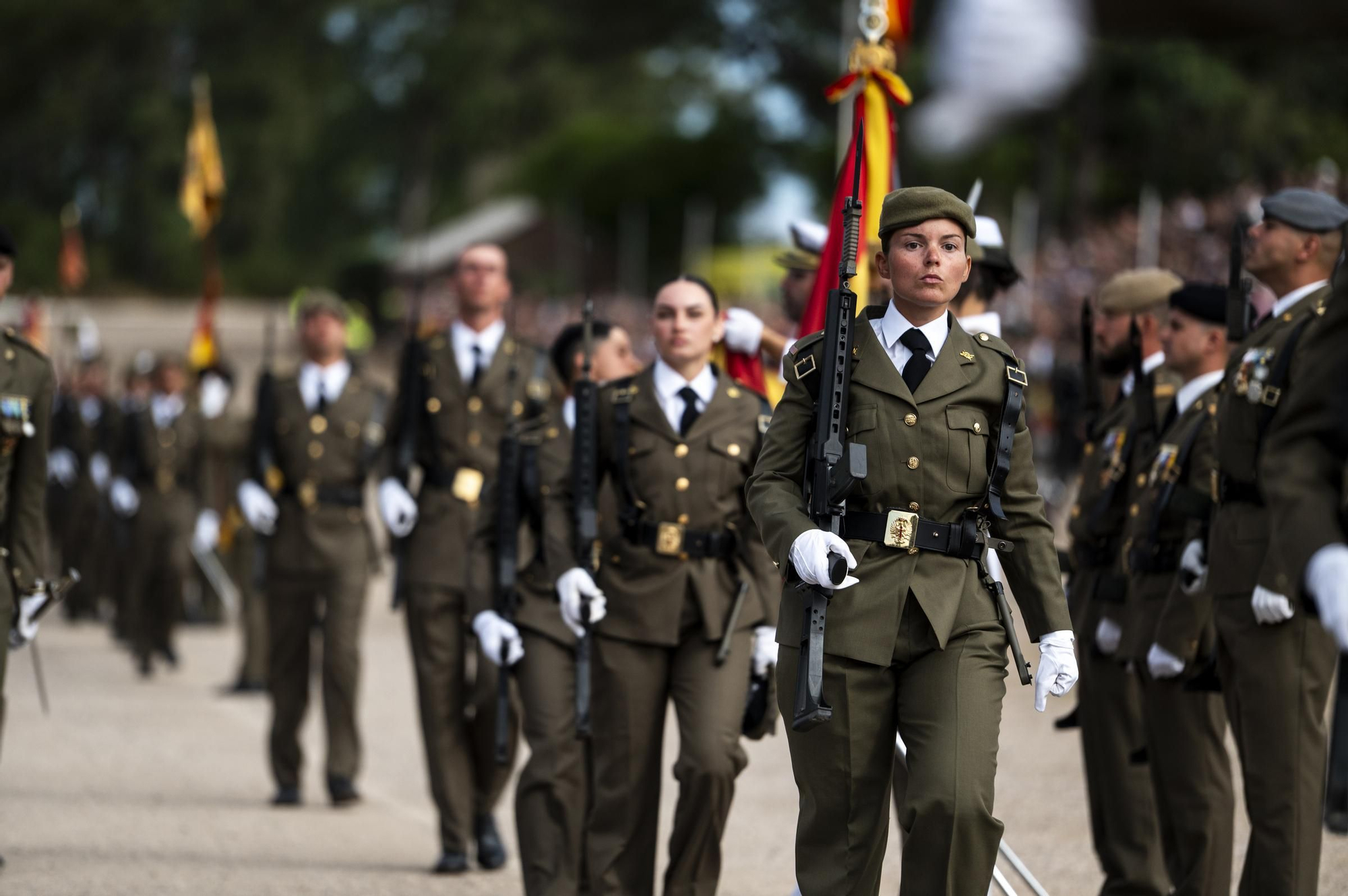 EN IMÁGENES | Multitudinaria jura de bandera en Cáceres con récord de mujeres soldado