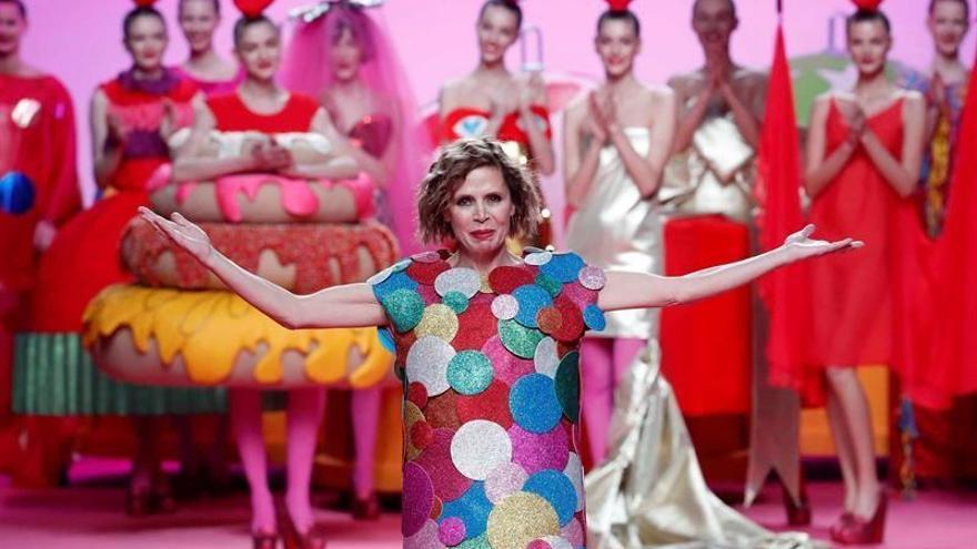 Ágatha Ruiz de la Prada, Premio Nacional de Moda, del arco iris al cosmos