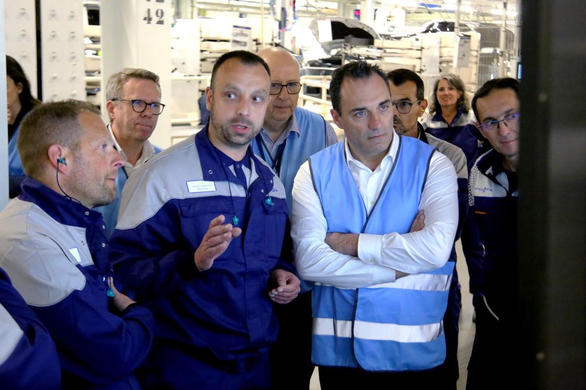 La visita de Filosa a la planta de Sochaux, en Francia, justo el día de su nombramiento como CEO