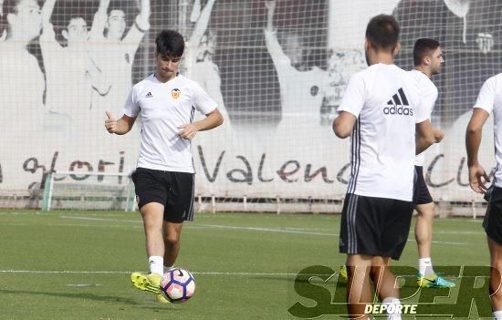 Caras largas tras perder ante el Betis