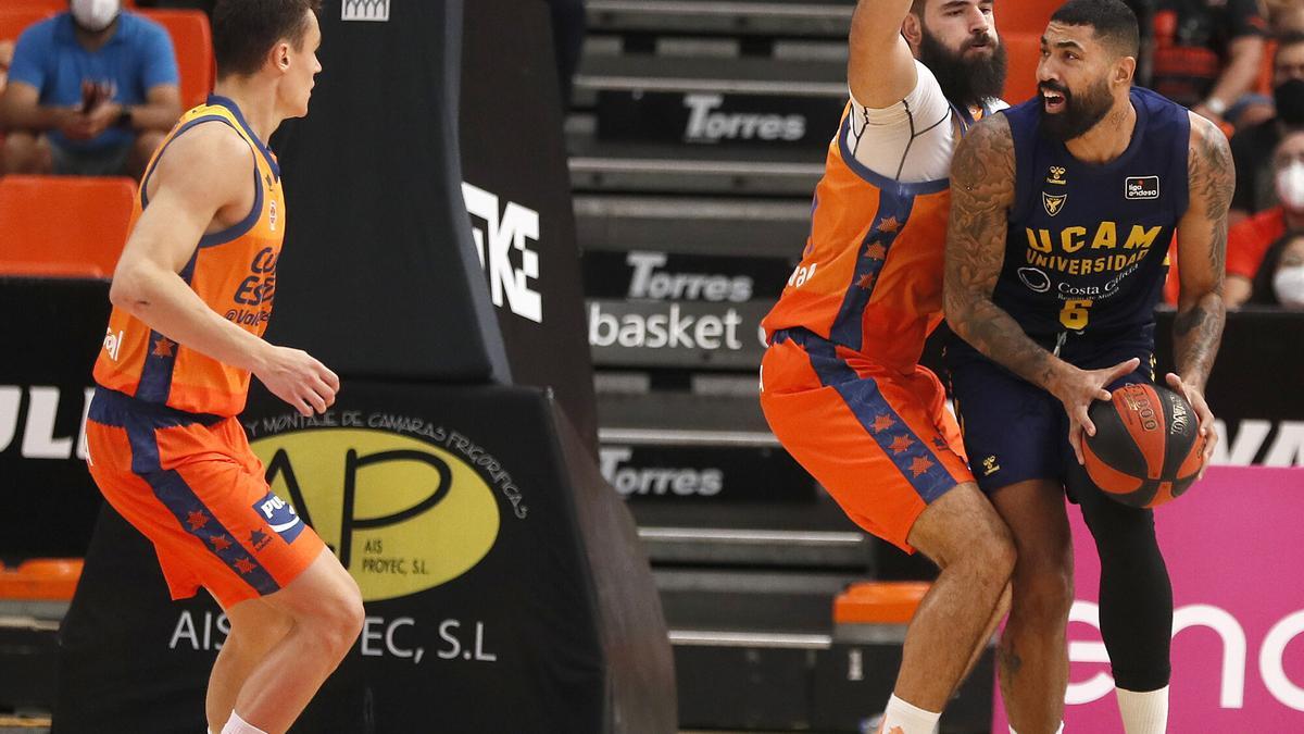 Augusto Lima, del UCAM Murcia, durante el partido ante el Valencia.