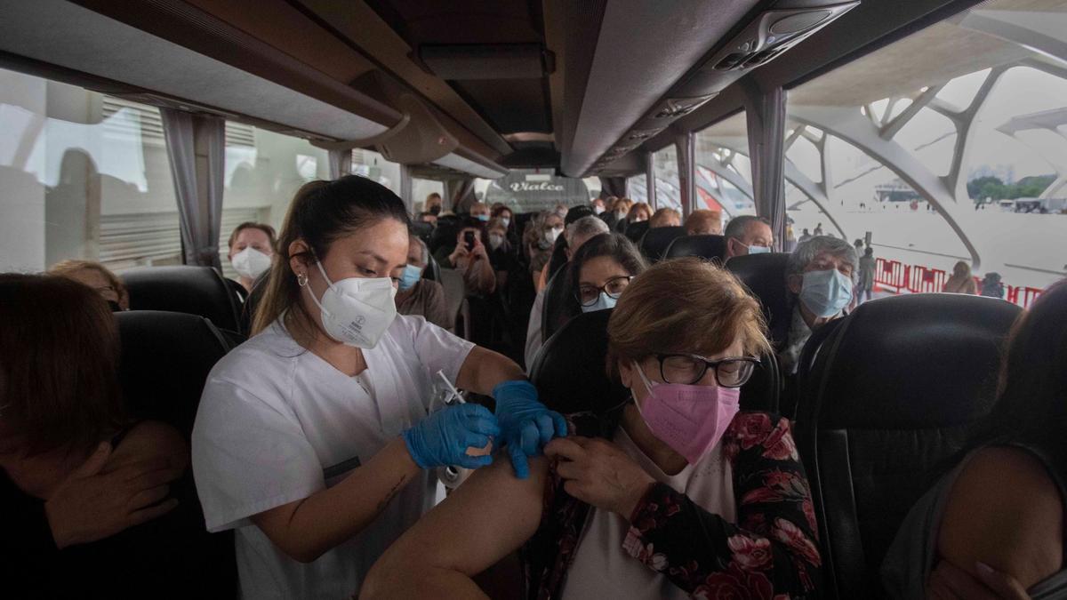 El VacunaBus gana la carrera al virus