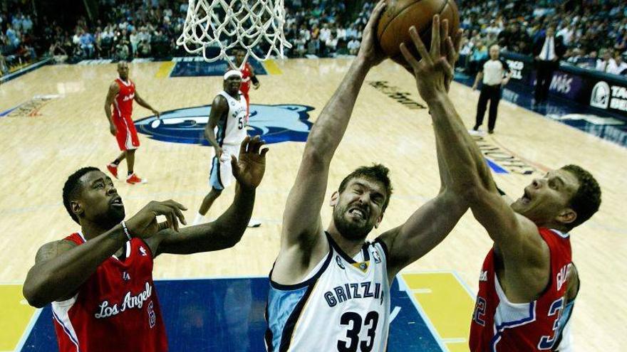 Randolph, Gasol y la defensa dieron a los Grizzlies su primer triunfo