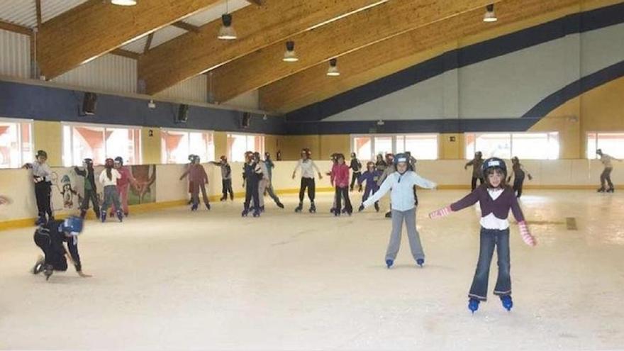 El Palacio de Deportes de Benalmádena inauguró su pista de hielo con una gran fiesta gratuita para vecinos y visitantes