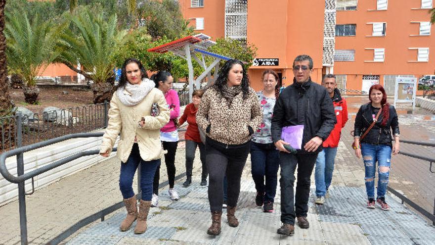 Usuarios de servicios sociales piden el cese de la funcionaria de Las Remudas