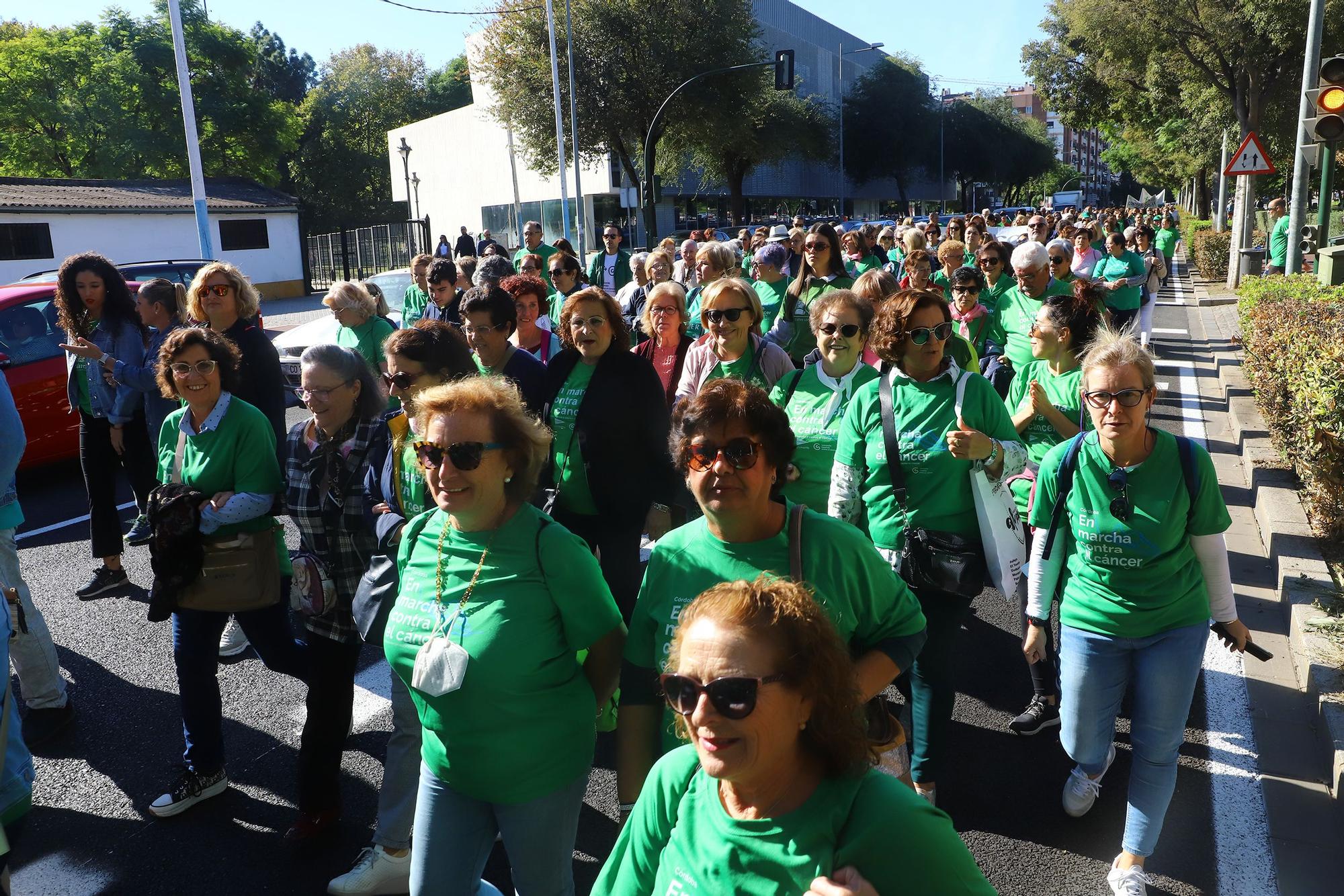 La Asociación Española contra el Cáncer convierte el Vial en una gran marea verde