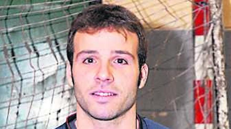 Rafa, jugador del Puerto Pinos. | FERNANDO GEIJO