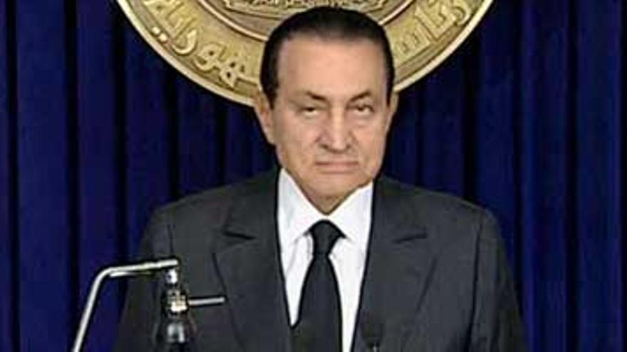 Mubarak delega poderes en Suleimán