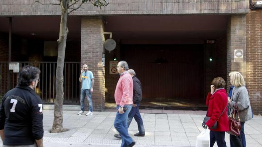 El conductor que atropelló a un joven en un garaje de Oviedo envía sus condolencias a la familia