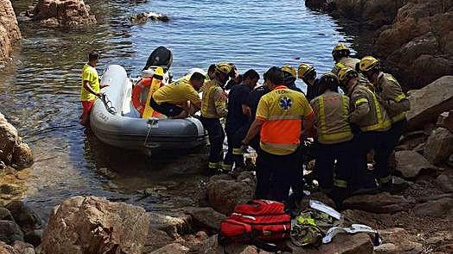 Localitzen una dona ferida després de saltar d&#039;unes roques a la cala de l&#039;Ametller