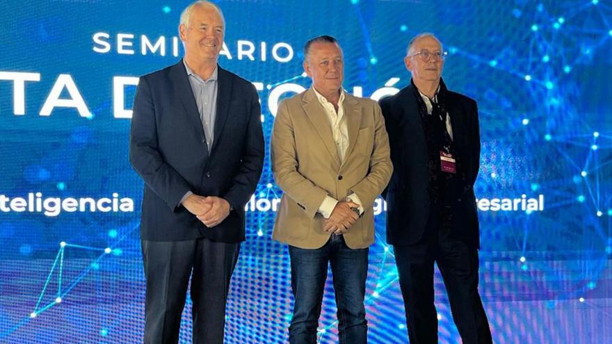 Por la izquierda, Fulton Armstrong, Venancio Salcines y Fernando Velasco, ayer en Sober. | FdV