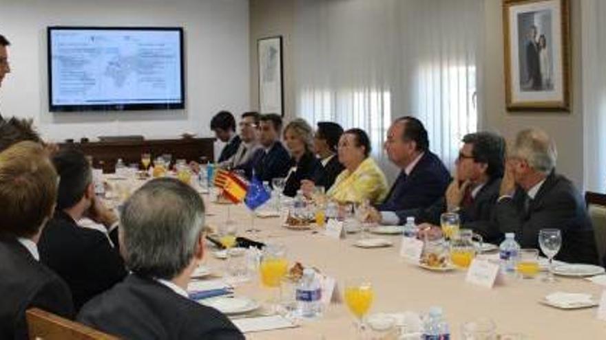 Ramón Escolano, vicepresidente del BEI, ayer, con los empresarios en Cámara València.