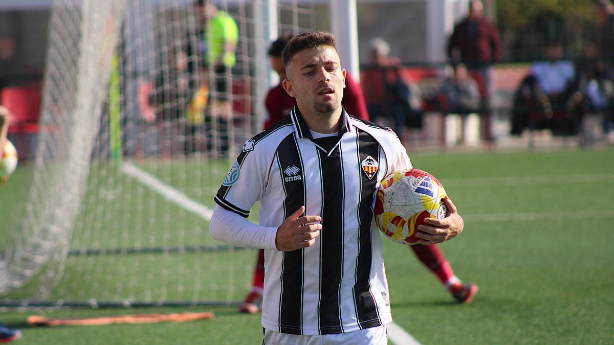 Carlos Segura, durante un partido del Castellón B.