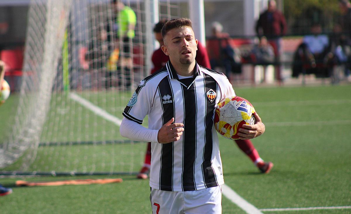 Carlos Segura, durante un partido del Castellón B.