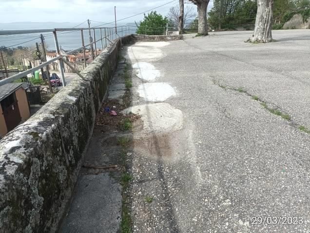 Zona del Eirado en la que se aprecian arreglos en el pavimento por el hundimiento del terreno.jpg