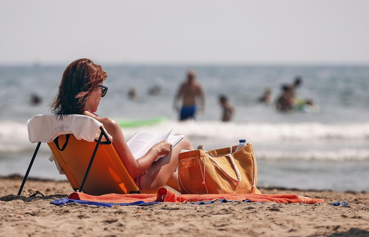 Cinco libros para leer este verano en la playa o en la piscina