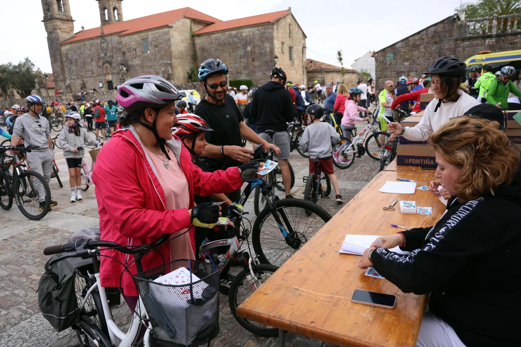 Participantes en la fiesta de la bicicleta de Cambados.