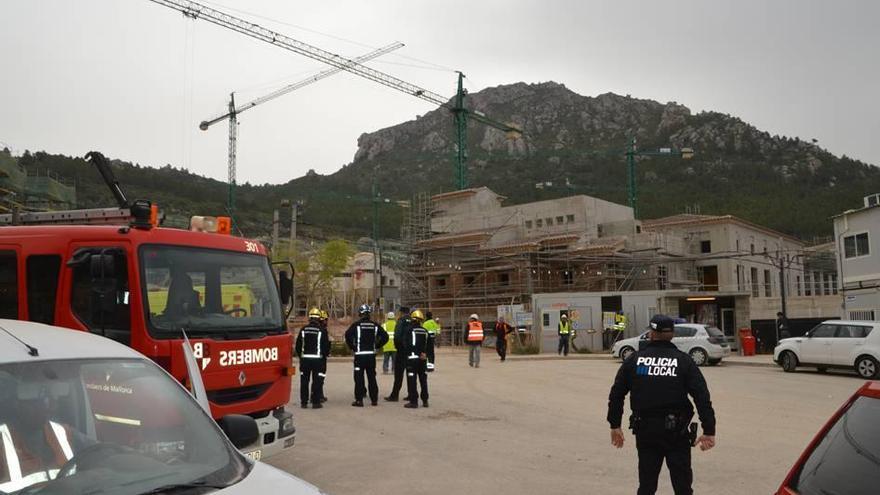 Aspecto general de la obra en el complejo hotelero de Canyamel donde se atrincheró el hombre.