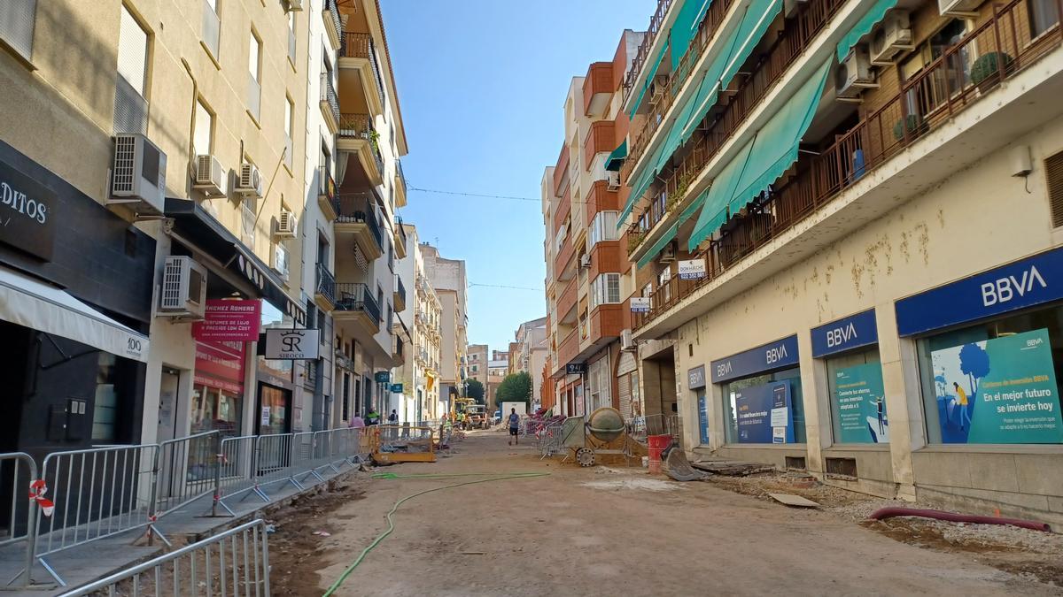 La calle Félix Valverde Lillo, en obras.